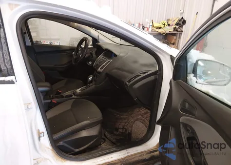 2014 Ford Focus Se z USA, uszkodzony, nr VIN 1FADP3F21EL351051